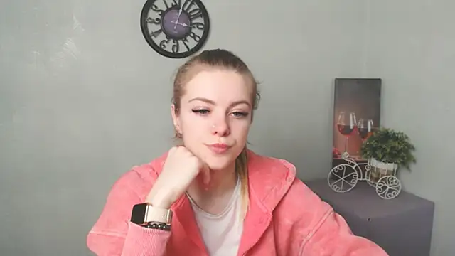 Snapshot of AliceFlirtt_ chatting on February 12, 1:37 pm AliceFlirtt online show from February 12, 1:37 pm