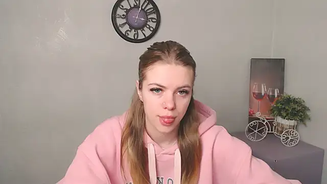 Snapshot of AliceFlirtt_ chatting on February 14, 7:49 am AliceFlirtt online show from February 14, 7:49 am