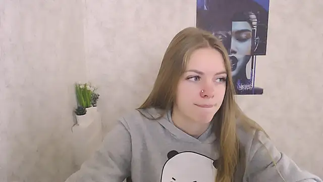 Snapshot of AliceFlirtt_ chatting on October 13, 6:59 am AliceFlirtt online show from October 13, 6:59 am