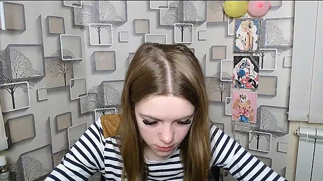 Snapshot of AliceFlirtt_ chatting on March 13, 8:37 am AliceFlirtt online show from March 13, 8:37 am