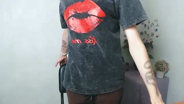 Snapshot of AliceFlirtt_ chatting on September 9, 10:03 am AliceFlirtt online show from September 9, 10:03 am