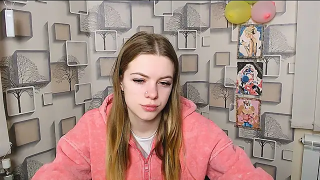 Snapshot of AliceFlirtt_ chatting on February 22, 7:56 am AliceFlirtt online show from February 22, 7:56 am