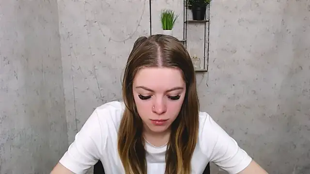 Snapshot of AliceFlirtt_ chatting on March 12, 7:24 am AliceFlirtt online show from March 12, 7:24 am