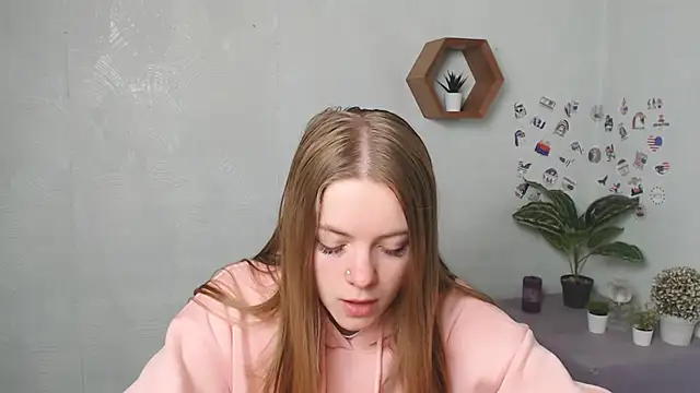 Snapshot of AliceFlirtt_ chatting on September 26, 7:15 am AliceFlirtt online show from September 26, 7:15 am