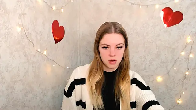 Snapshot of AliceFlirtt_ chatting on February 21, 8:29 am AliceFlirtt online show from February 21, 8:29 am