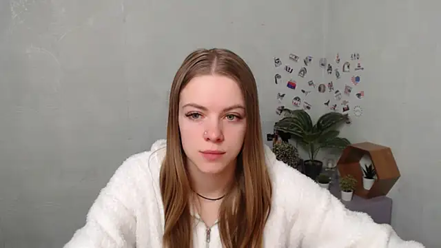 Snapshot of AliceFlirtt_ chatting on November 4, 9:24 am AliceFlirtt online show from November 4, 9:24 am