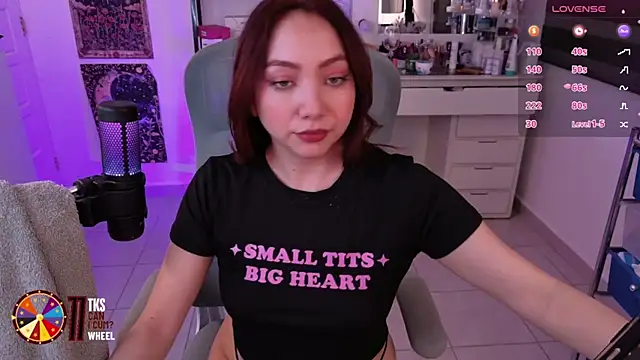 LilyVelvett online show from June 18, 2:43 am