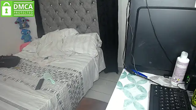 Snapshot of susana2523 chatting on July 5, 2:38 am susana2523 online show from July 5, 2:38 am