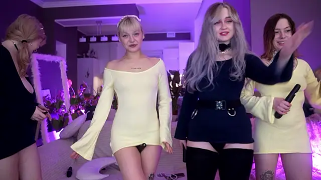 your favoritegirls online show from March 26, 12:20 am