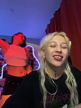 Snapshot of Dooubletroublee chatting on November 24, 11:49 pm Dooubletroublee online show from November 24, 11:49 pm