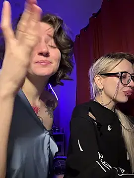 Dooubletroublee online show from March 28, 1:39 am