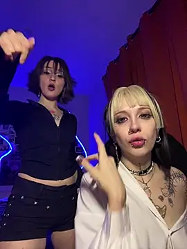 Snapshot of Dooubletroublee chatting on February 14, 3:18 am Dooubletroublee online show from February 14, 3:18 am