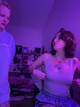 Dooubletroublee online show from June 7, 9:20 pm