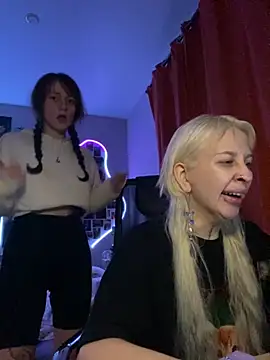 Snapshot of Dooubletroublee chatting on November 27, 11:38 pm Dooubletroublee online show from November 27, 11:38 pm