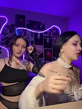 Snapshot of Dooubletroublee chatting on February 10, 3:27 am Dooubletroublee online show from February 10, 3:27 am