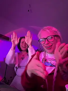 Dooubletroublee online show from May 7, 11:52 pm