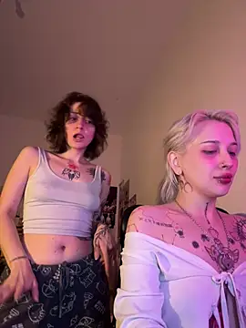 Dooubletroublee online show from May 23, 3:49 am