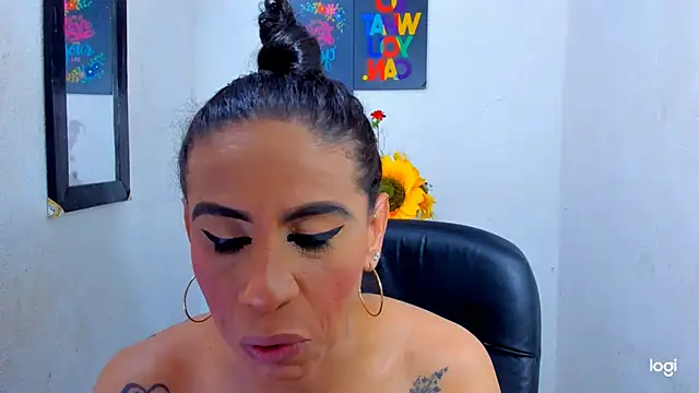 Snapshot of juanblakbigcock chatting on November 21, 3:55 pm juanblakbigcock online show from November 21, 3:55 pm