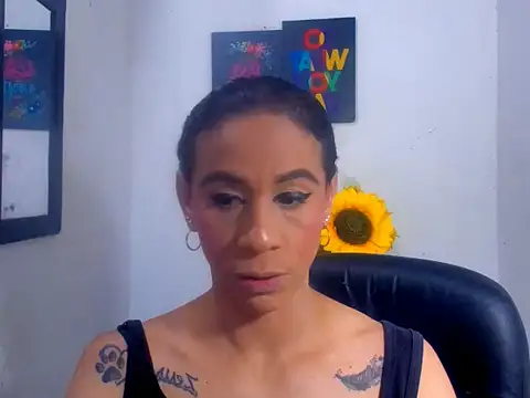 Snapshot of juanblakbigcock chatting on November 12, 3:38 pm juanblakbigcock online show from November 12, 3:38 pm