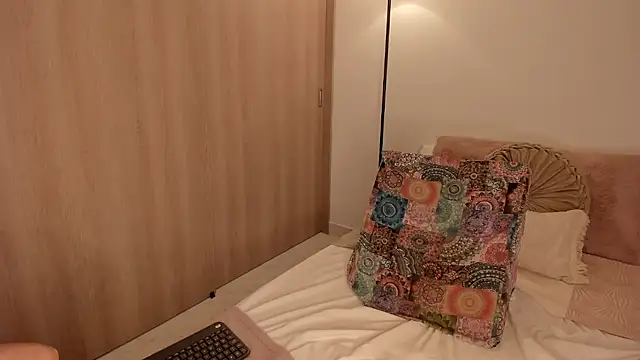 Lady lacey05 online show from December 22, 12:00 am