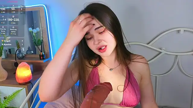 Snapshot of KateBleare chatting on November 13, 3:49 pm KateBleare online show from November 13, 3:49 pm