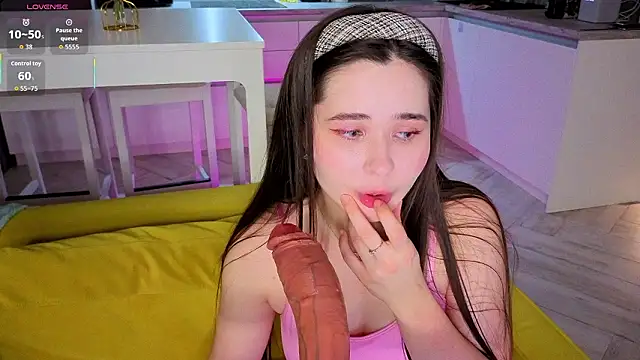 KateBleare online show from March 7, 5:07 pm