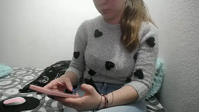 Luna girlhot  online show from February 11, 7:38 pm