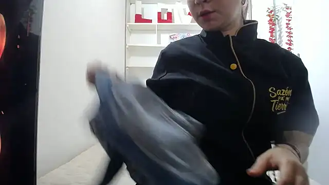 Luna girlhot  online show from October 30, 9:01 pm