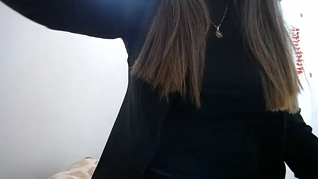 Luna girlhot  online show from April 13, 6:23 pm