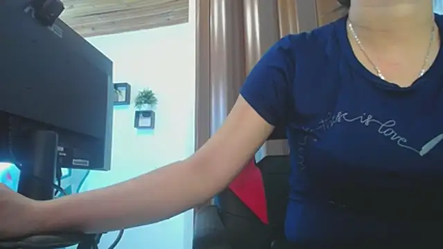 Snapshot of Luna_girlhot_ chatting on July 6, 7:49 pm Luna girlhot online show from July 6, 7:49 pm