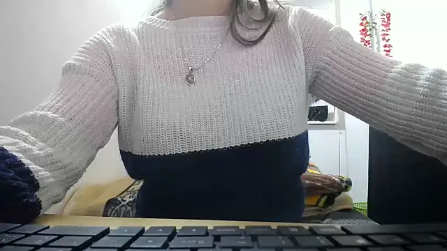 Snapshot of Luna_girlhot_ chatting on June 3, 6:12 pm Luna girlhot online show from June 3, 6:12 pm