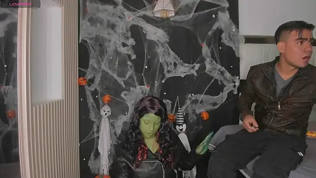 PittAndLunaa online show from October 30, 1:42 pm