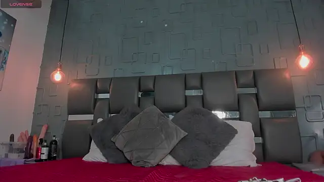 Snapshot of PittAndLunaa chatting on March 7, 12:12 pm PittAndLunaa online show from March 7, 12:12 pm