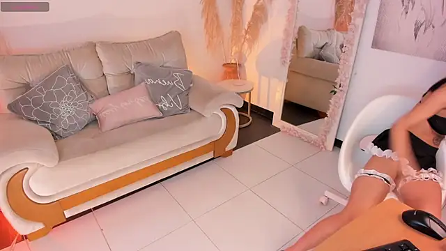 Misslinda  online show from November 22, 8:18 pm