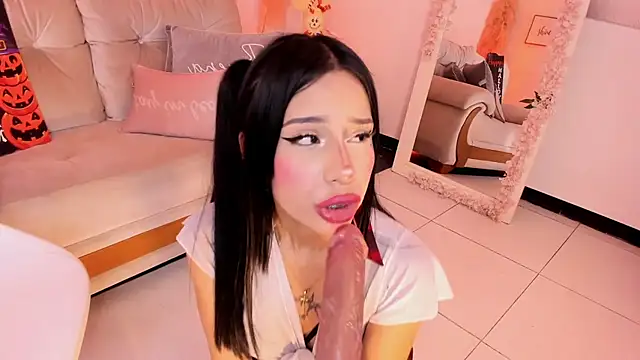 Misslinda  online show from October 23, 8:18 pm