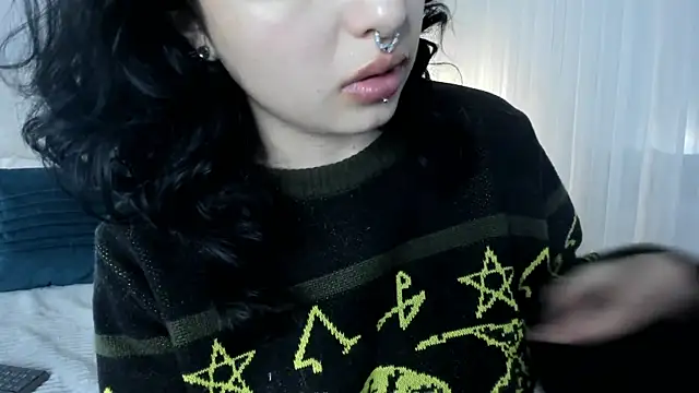 Snapshot of Adeelinee chatting on March 11, 11:04 pm Adeelinee online show from March 11, 11:04 pm