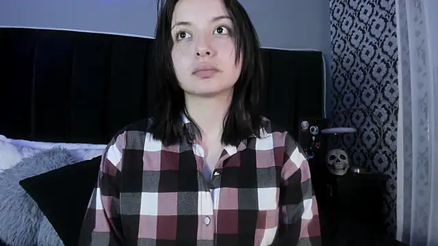 Adeelinee online show from March 28, 8:10 pm