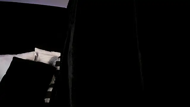 Snapshot of Adeelinee chatting on February 11, 8:09 pm Adeelinee online show from February 11, 8:09 pm