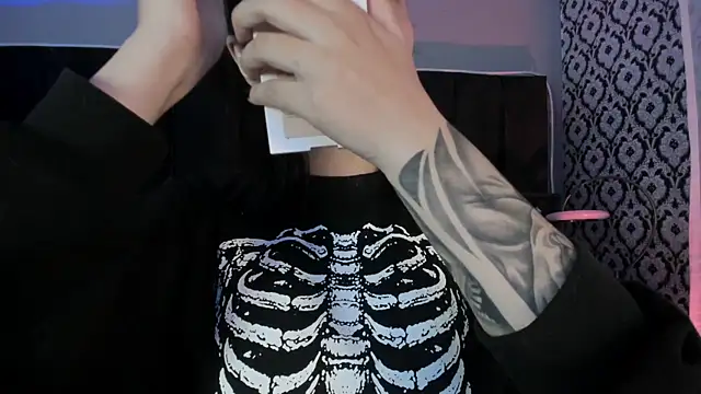 Adeelinee online show from March 31, 7:38 pm