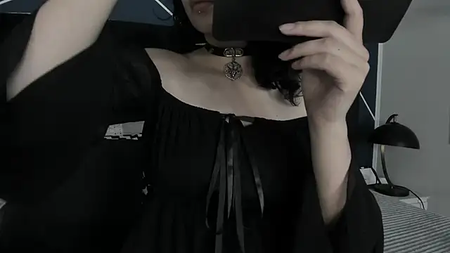 Snapshot of Adeelinee chatting on February 20, 7:41 pm Adeelinee online show from February 20, 7:41 pm