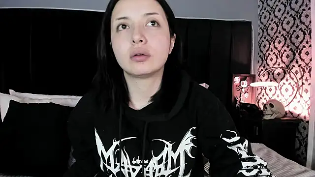 Adeelinee online show from April 10, 8:05 pm