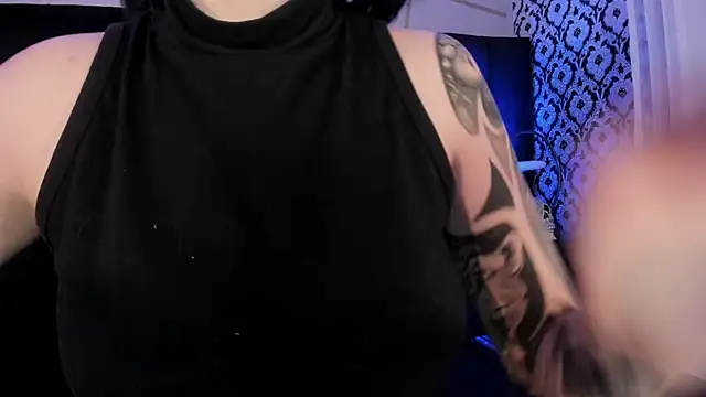 Adeelinee online show from December 4, 7:46 pm