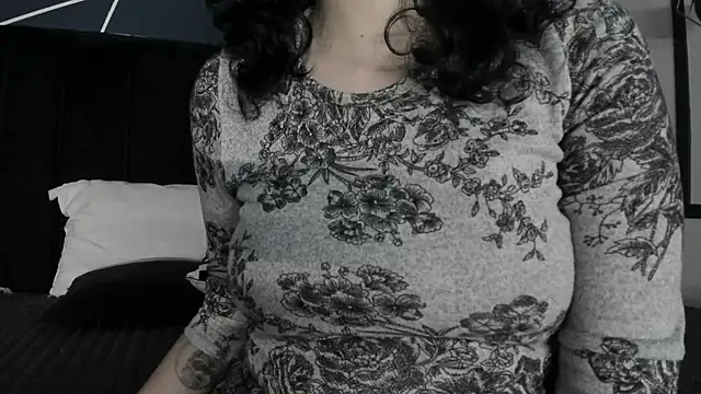 Snapshot of Adeelinee chatting on March 6, 7:43 pm Adeelinee online show from March 6, 7:43 pm