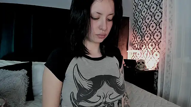 Snapshot of Adeelinee chatting on May 25, 7:56 pm Adeelinee online show from May 25, 7:56 pm