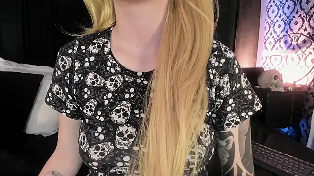 Snapshot of Adeelinee chatting on January 17, 7:50 pm Adeelinee online show from January 17, 7:50 pm