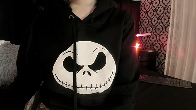 Adeelinee online show from January 5, 7:50 pm