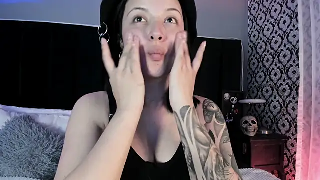 Adeelinee online show from April 4, 7:53 pm