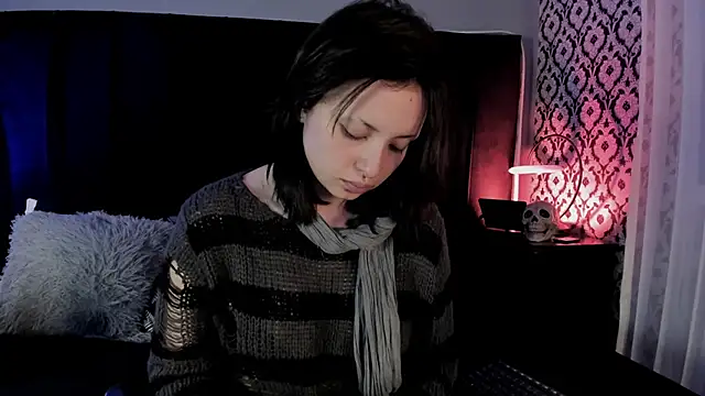 Snapshot of Adeelinee chatting on April 30, 8:27 pm Adeelinee online show from April 30, 8:27 pm