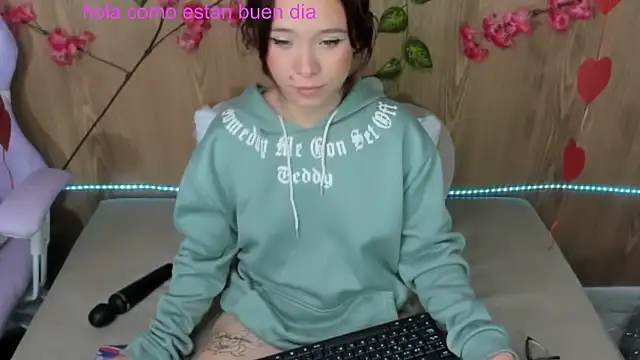 Snapshot of jenelotizz06 chatting on March 5, 2:57 am jenelotizz06 online show from March 5, 2:57 am