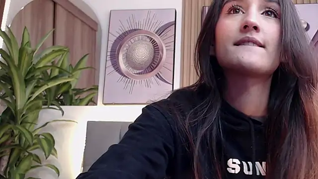 Snapshot of Brinna_se chatting on December 2, 4:04 pm Brinna se online show from December 2, 4:04 pm